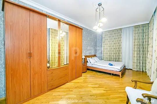 Kirayə verilir 3 otaqlı yeni tikili 205 m²