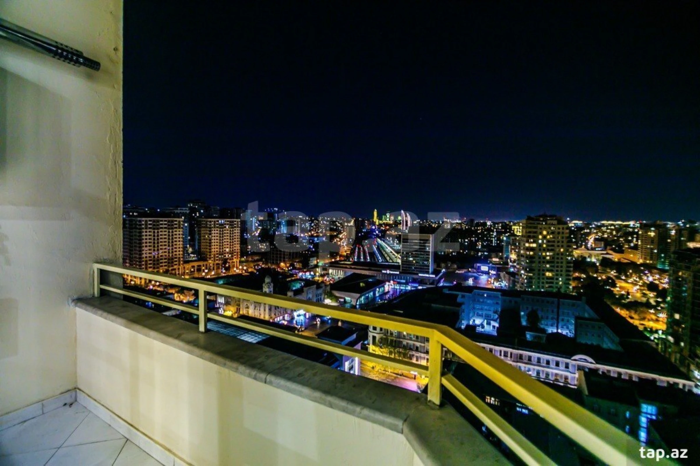 Kirayə verilir 3 otaqlı yeni tikili 205 m²