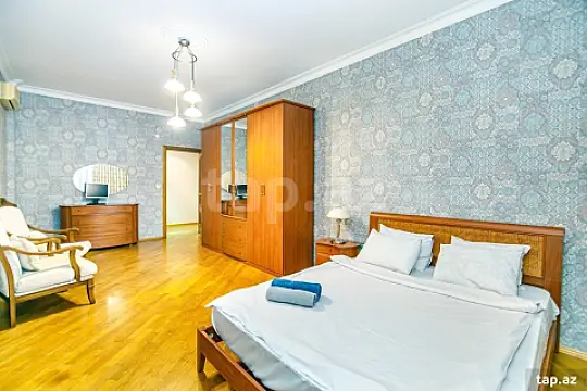 Kirayə verilir 3 otaqlı yeni tikili 205 m²