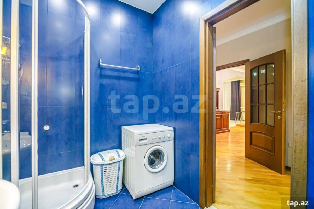 Kirayə verilir 3 otaqlı yeni tikili 205 m²