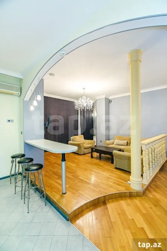 Kirayə verilir 3 otaqlı yeni tikili 205 m²