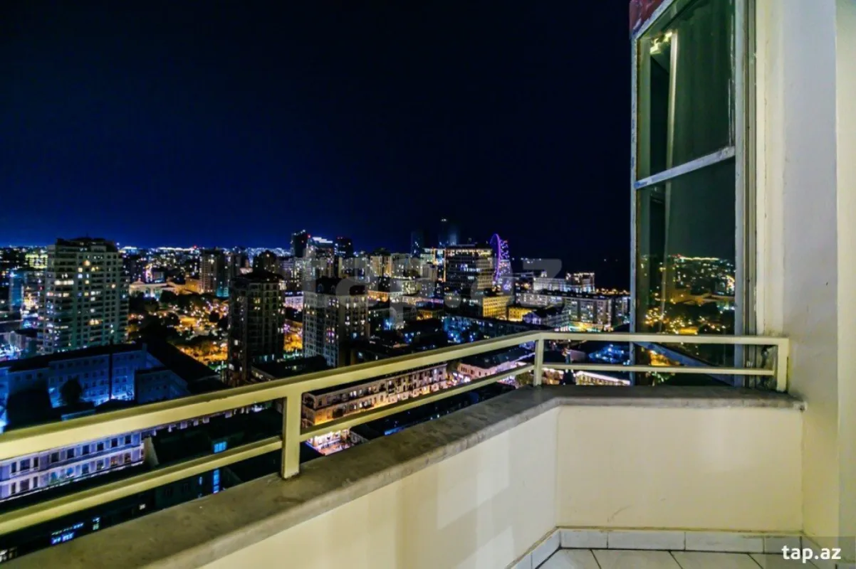 Kirayə verilir 3 otaqlı yeni tikili 205 m²