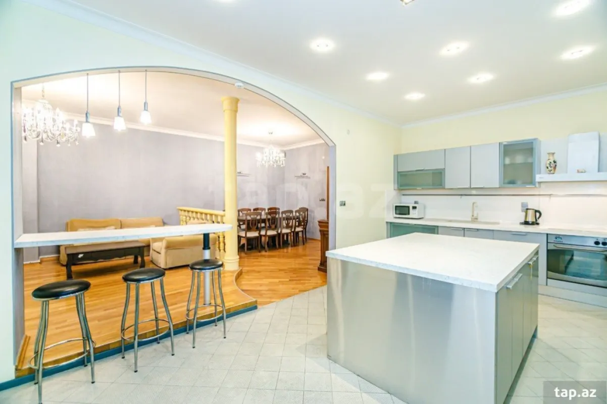 Kirayə verilir 3 otaqlı yeni tikili 205 m²