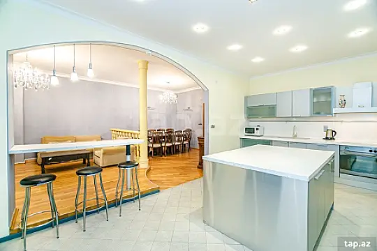 Kirayə verilir 3 otaqlı yeni tikili 205 m²