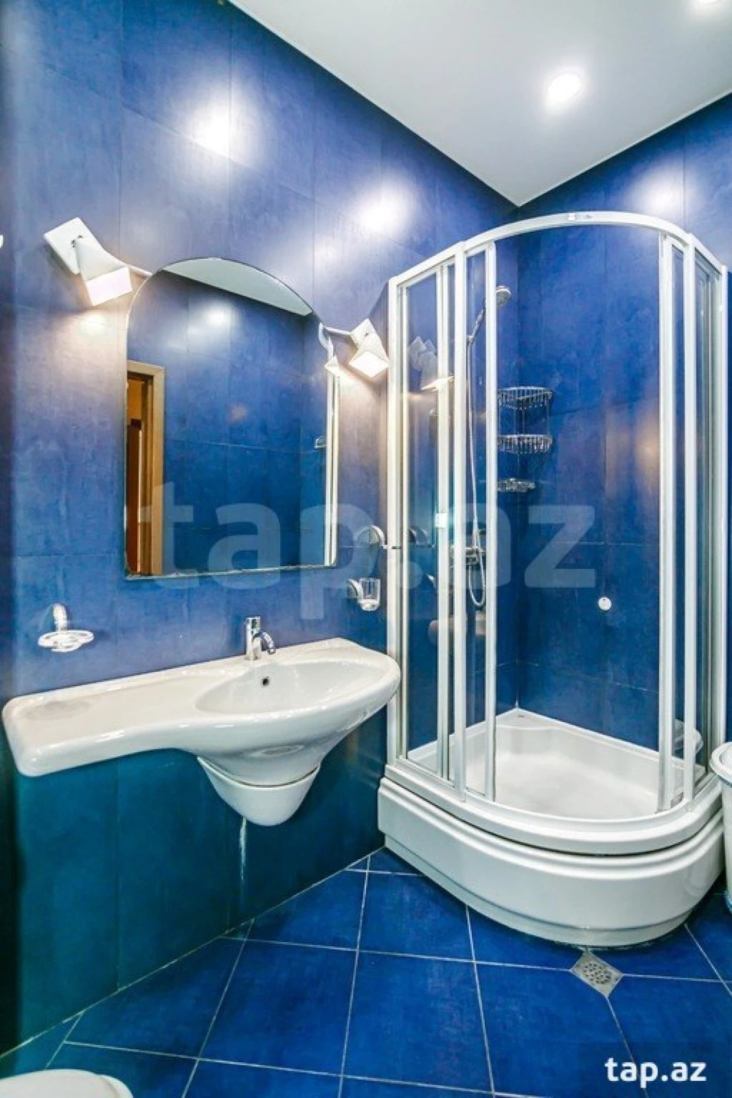 Kirayə verilir 3 otaqlı yeni tikili 205 m²