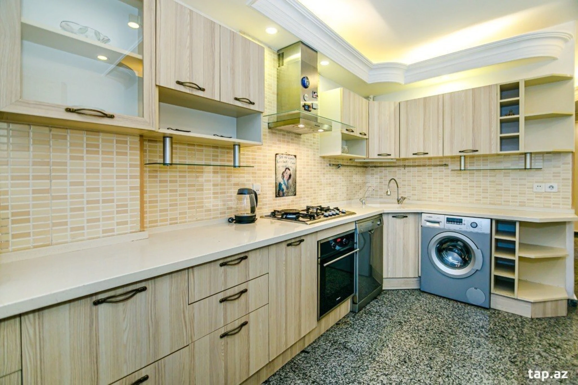 Kirayə verilir 4 otaqlı mənzil 165 m²