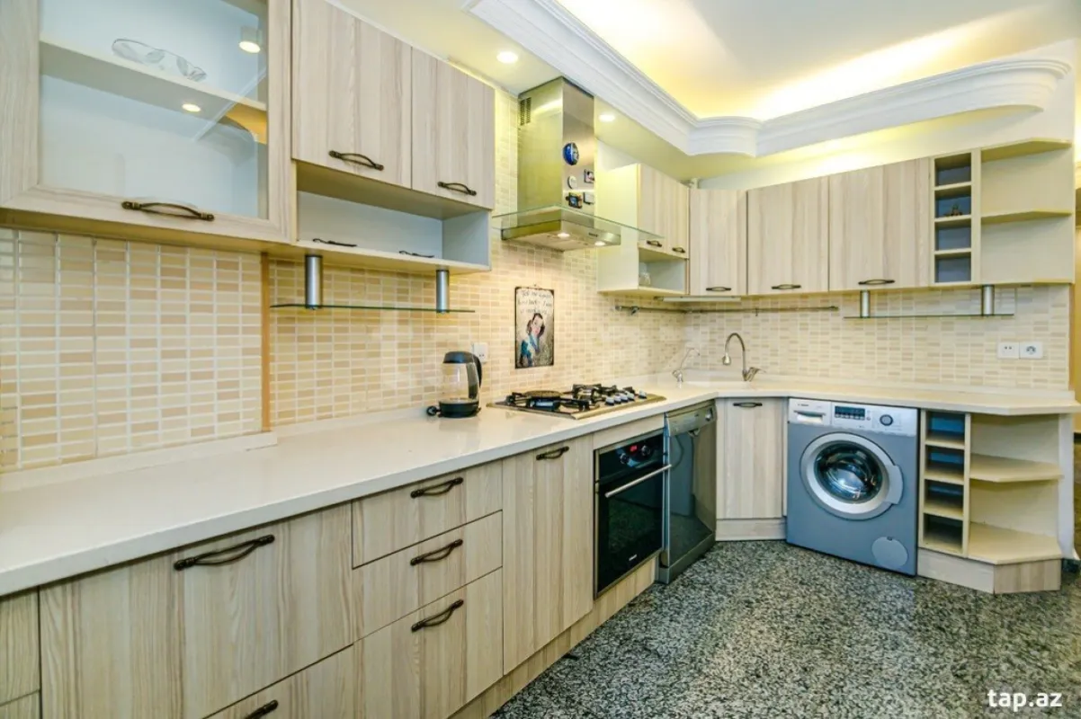 Kirayə verilir 4 otaqlı mənzil 165 m²