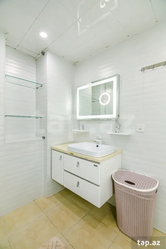 Kirayə verilir 4 otaqlı mənzil 165 m²