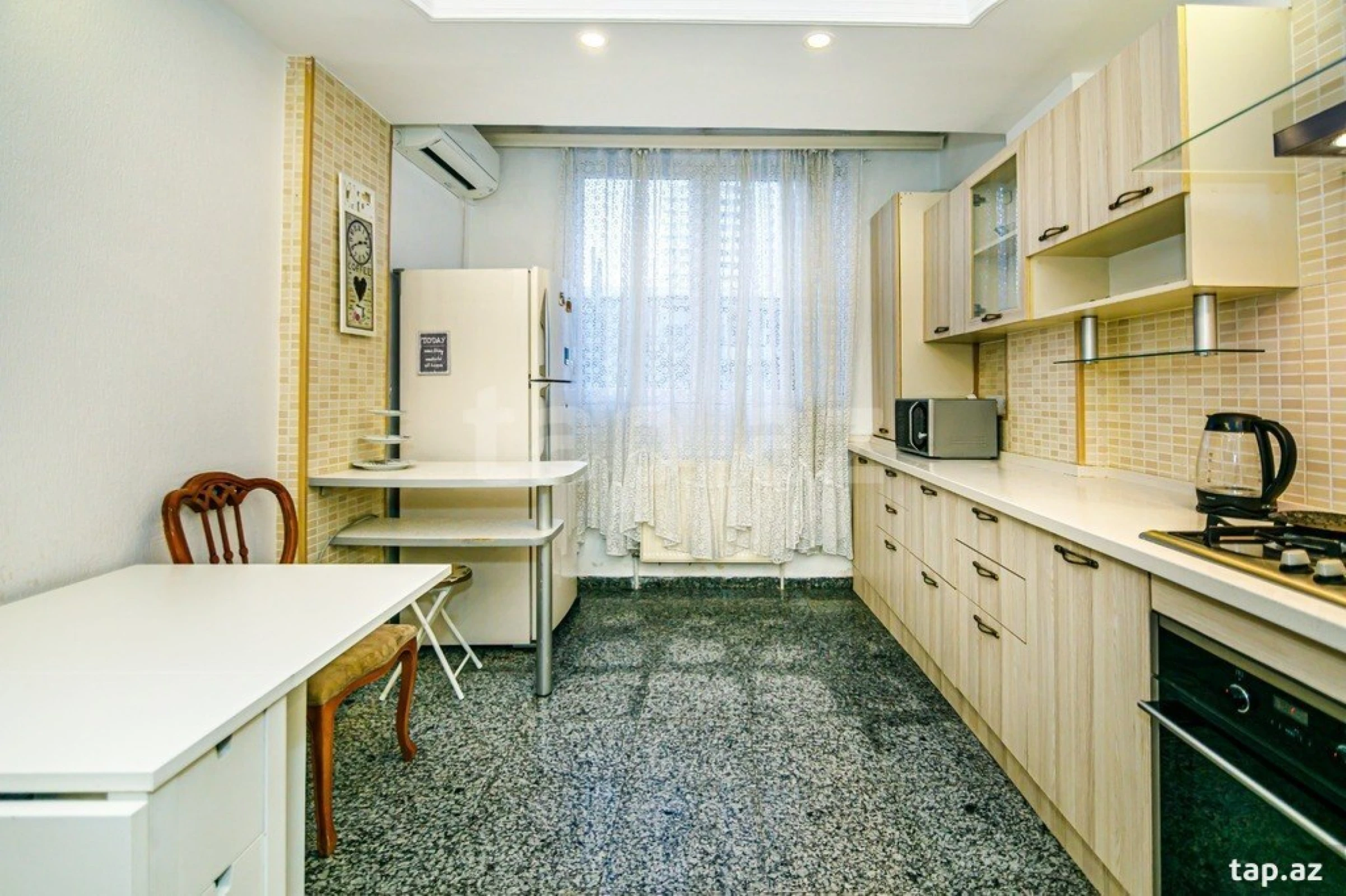 Kirayə verilir 4 otaqlı mənzil 165 m²
