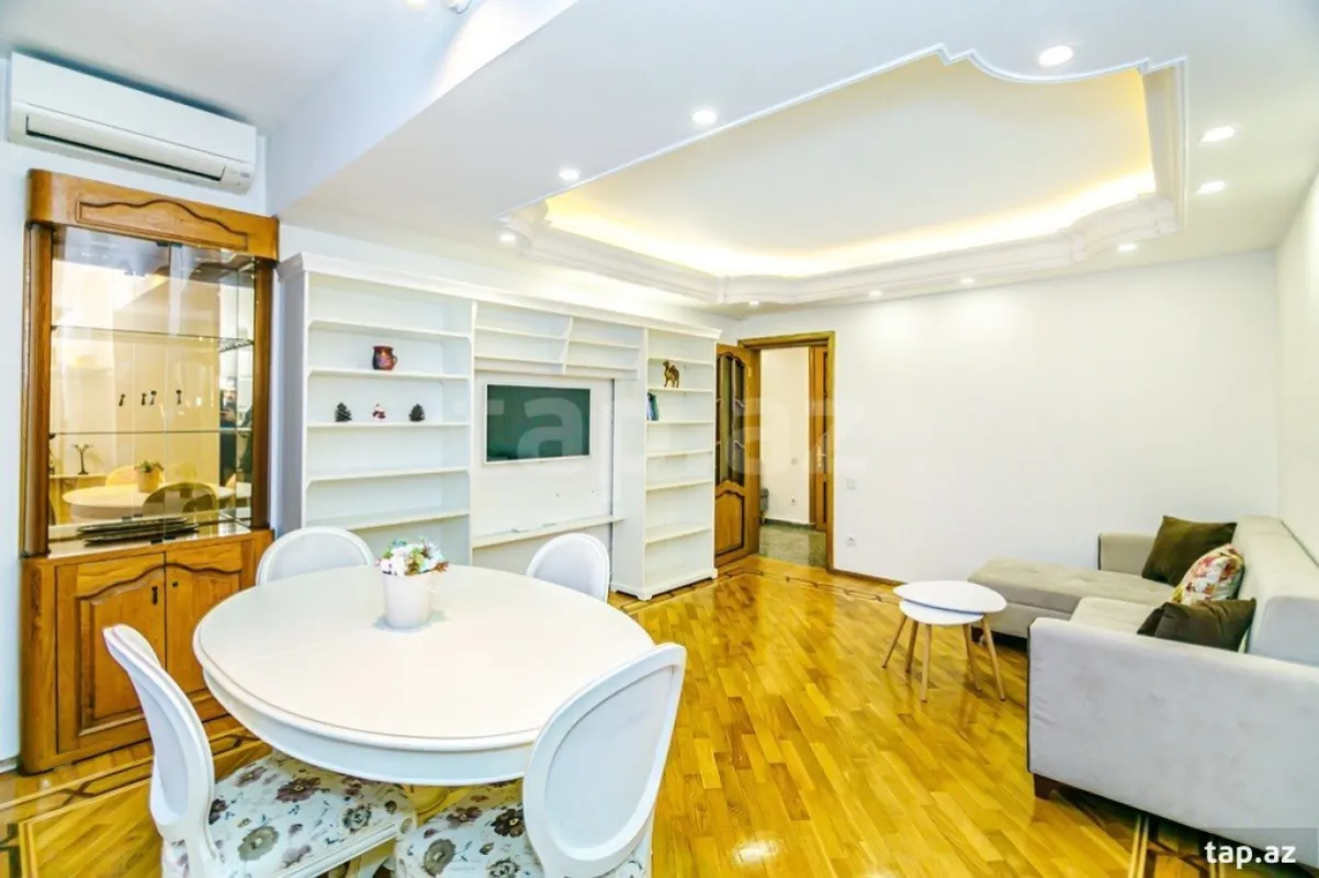 Kirayə verilir 4 otaqlı mənzil 165 m²