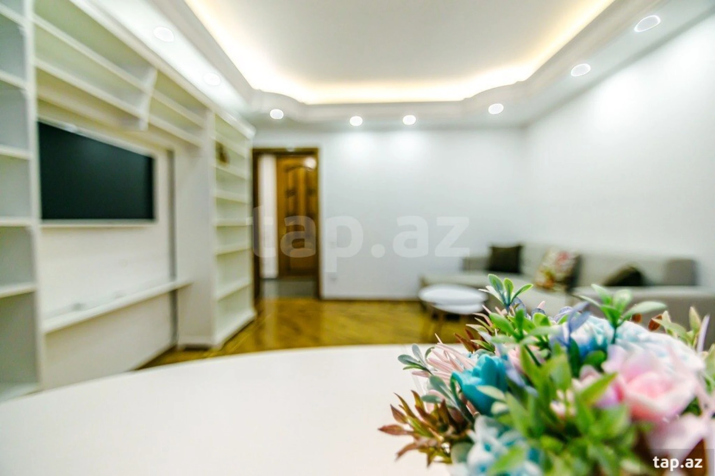 Kirayə verilir 4 otaqlı mənzil 165 m²