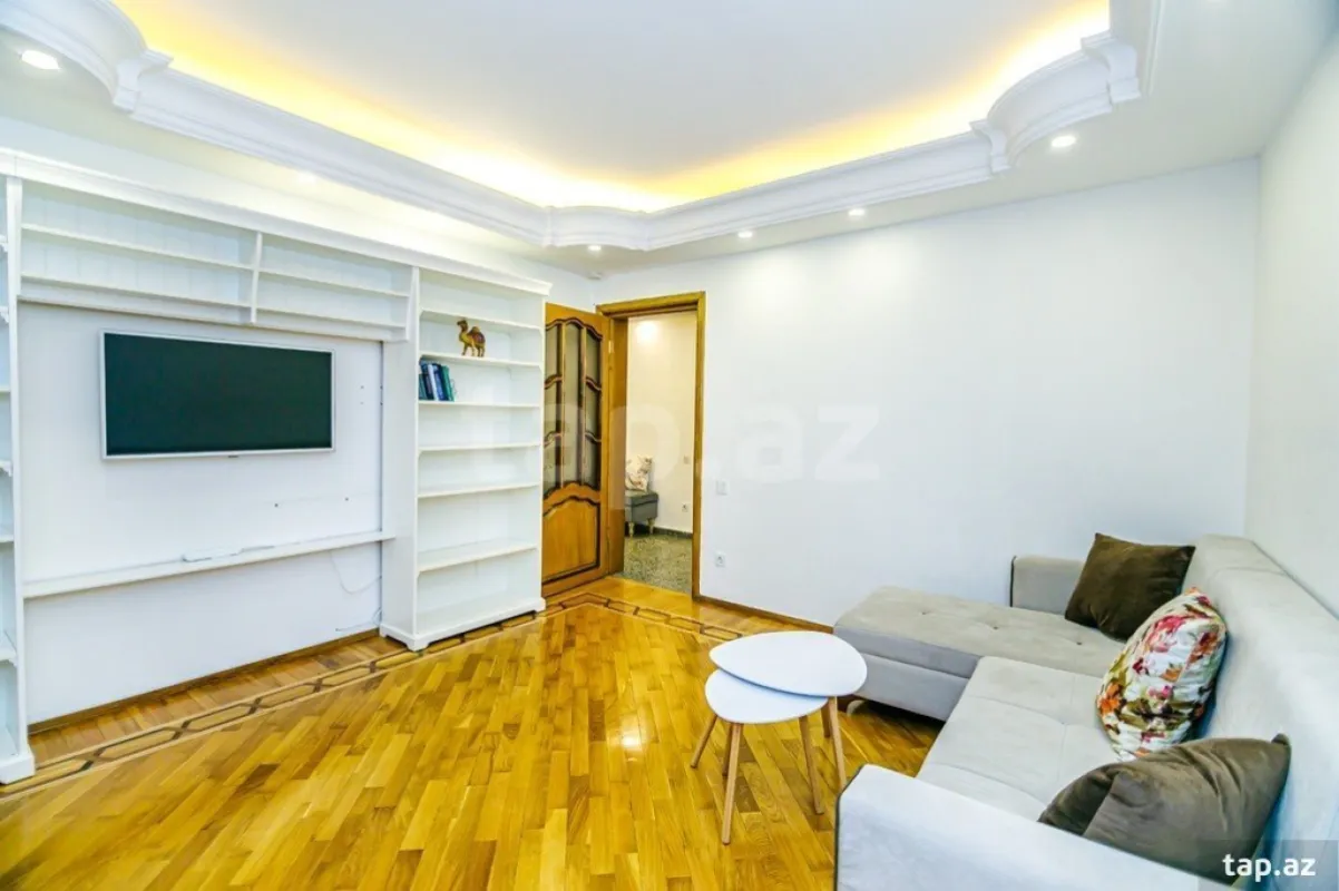 Kirayə verilir 4 otaqlı mənzil 165 m²