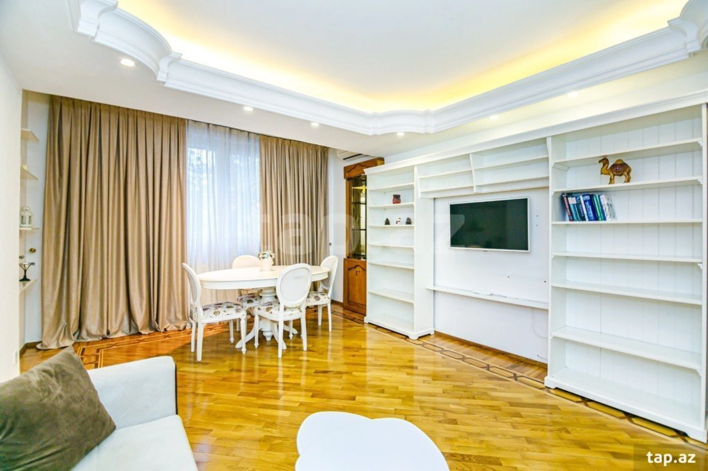 Kirayə verilir 4 otaqlı mənzil 165 m²