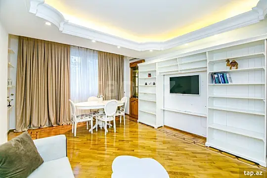 Kirayə verilir 4 otaqlı mənzil 165 m²