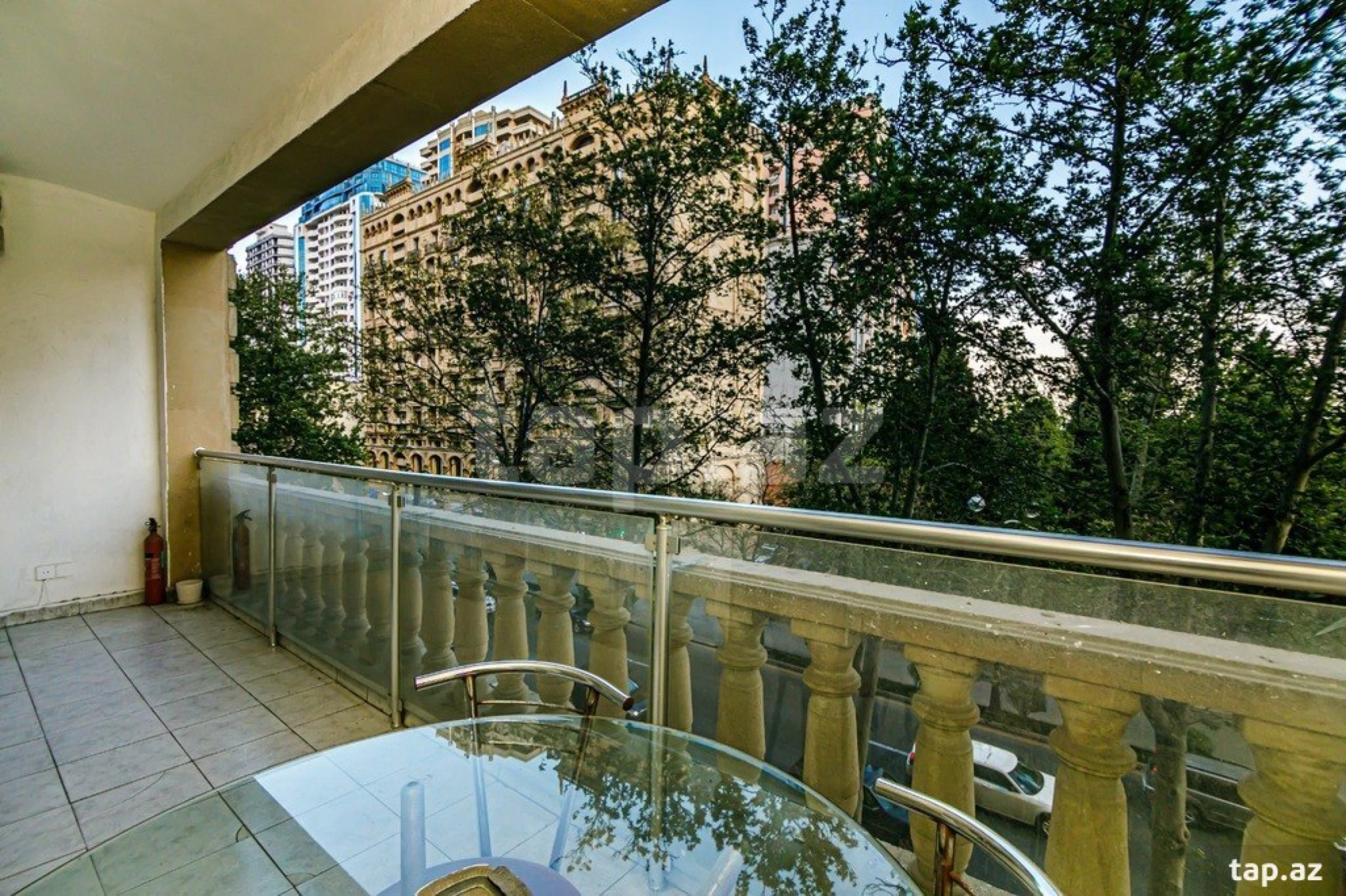 Kirayə verilir 4 otaqlı mənzil 165 m²