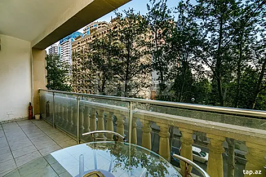 Kirayə verilir 4 otaqlı mənzil 165 m²