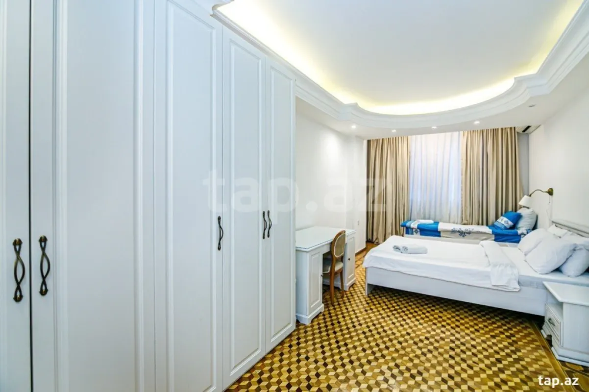 Kirayə verilir 4 otaqlı mənzil 165 m²
