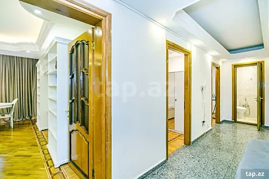 Kirayə verilir 4 otaqlı mənzil 165 m²