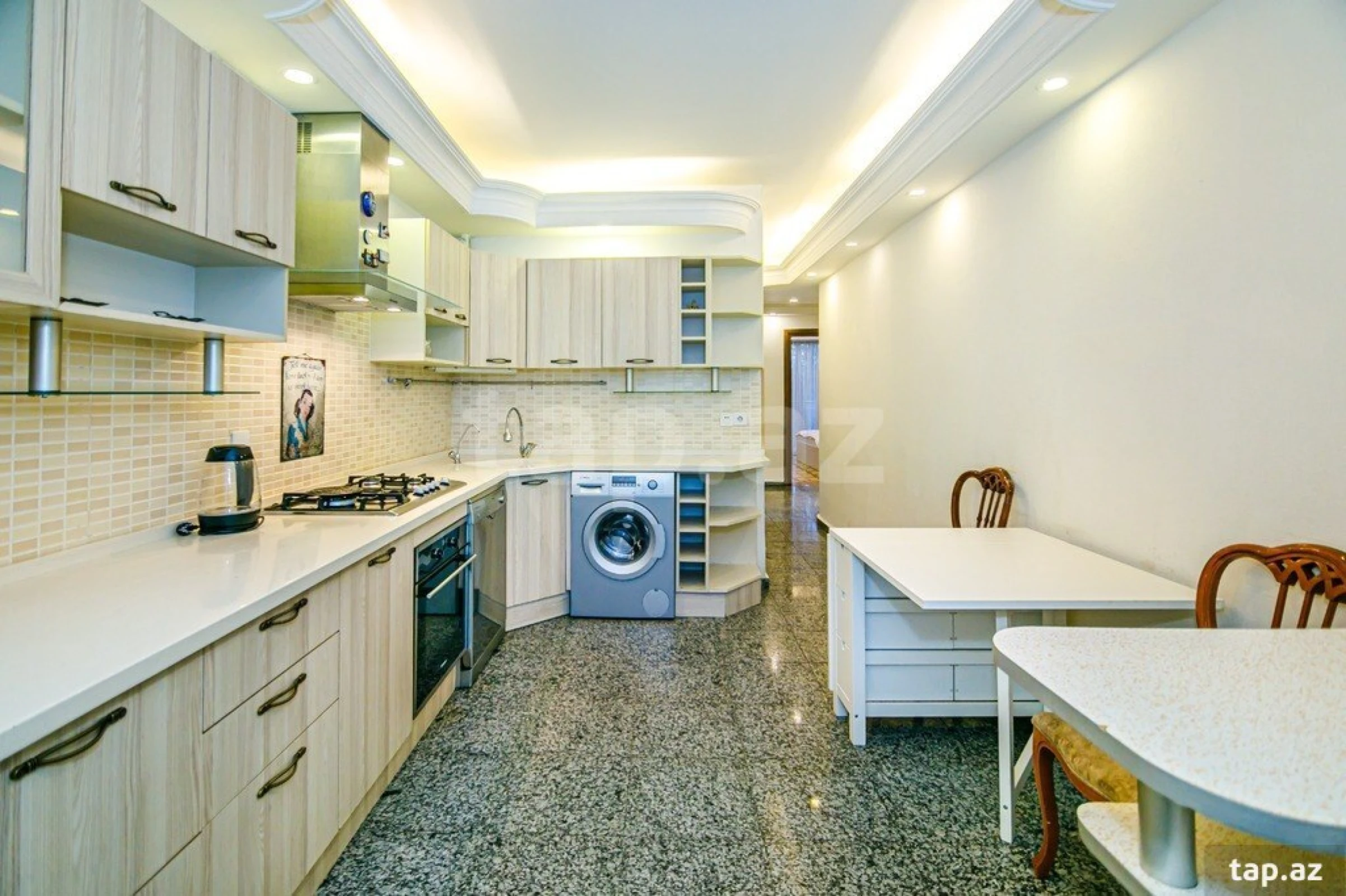 Kirayə verilir 4 otaqlı mənzil 165 m²