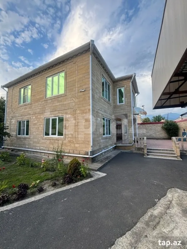 Satılır 6 otaqlı həyət evi 174 m²