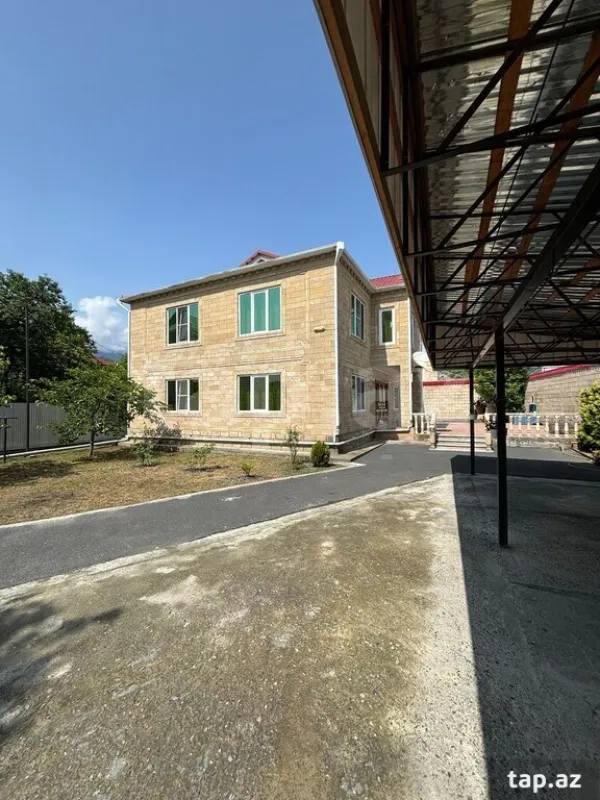 Satılır 6 otaqlı həyət evi 174 m²