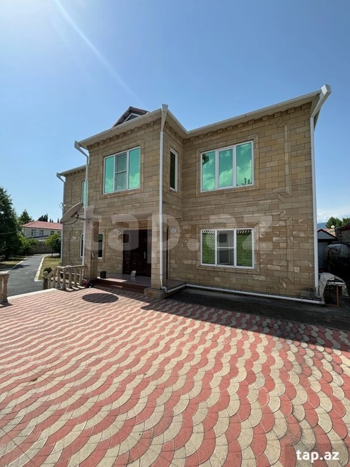 Satılır 6 otaqlı həyət evi 174 m²