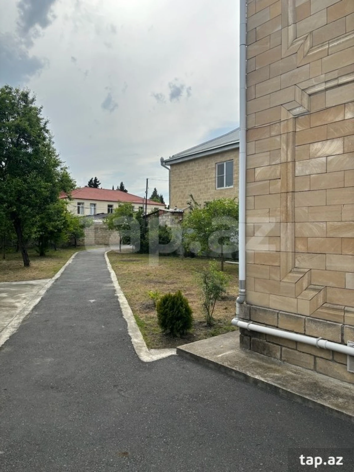 Satılır 6 otaqlı həyət evi 174 m²