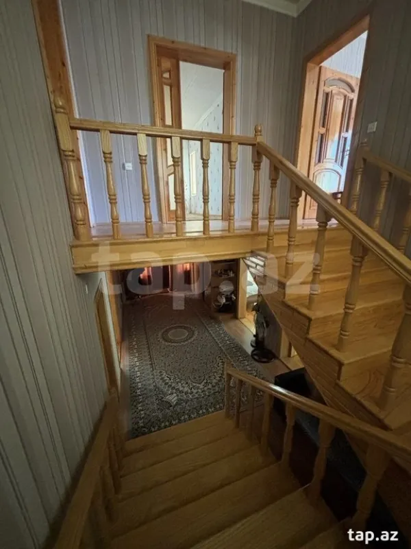 Satılır 6 otaqlı həyət evi 174 m²