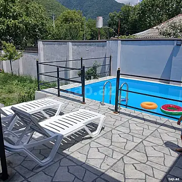 Kirayə verilir 4 otaqlı həyət evi — Qax 4 otaq