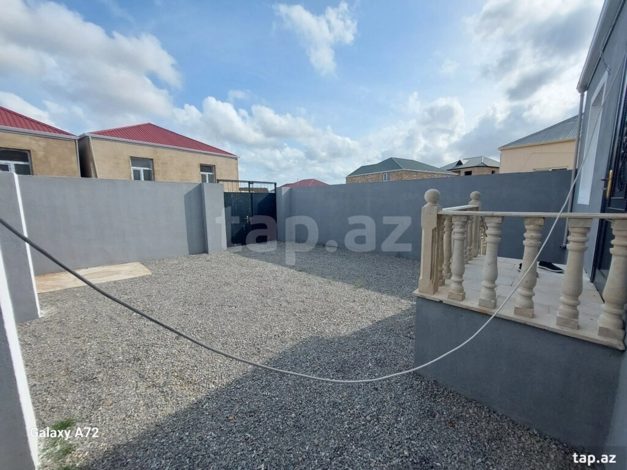 Satılır 3 otaqlı həyət evi