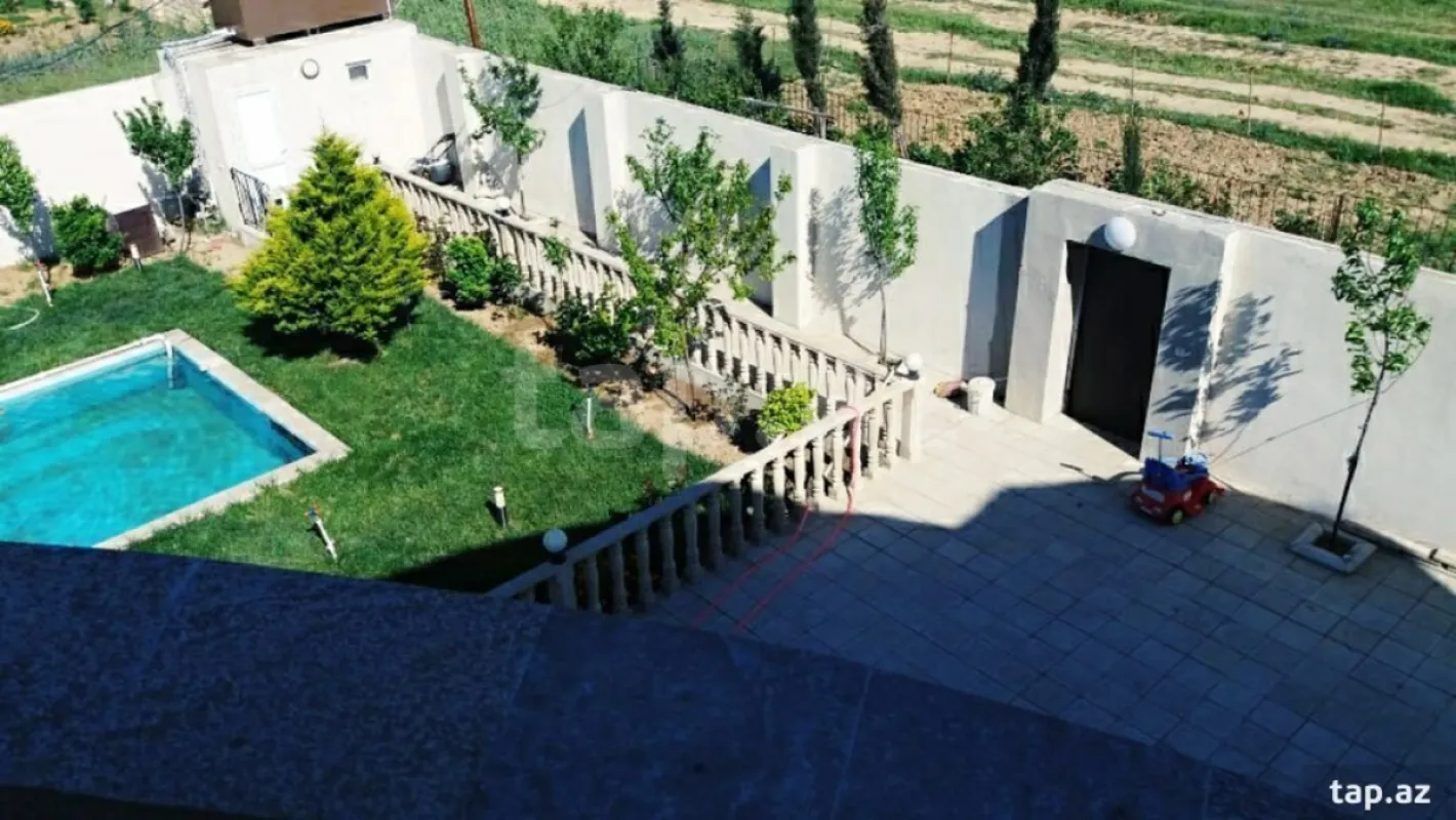 Satılır 6 otaqlı həyət evi