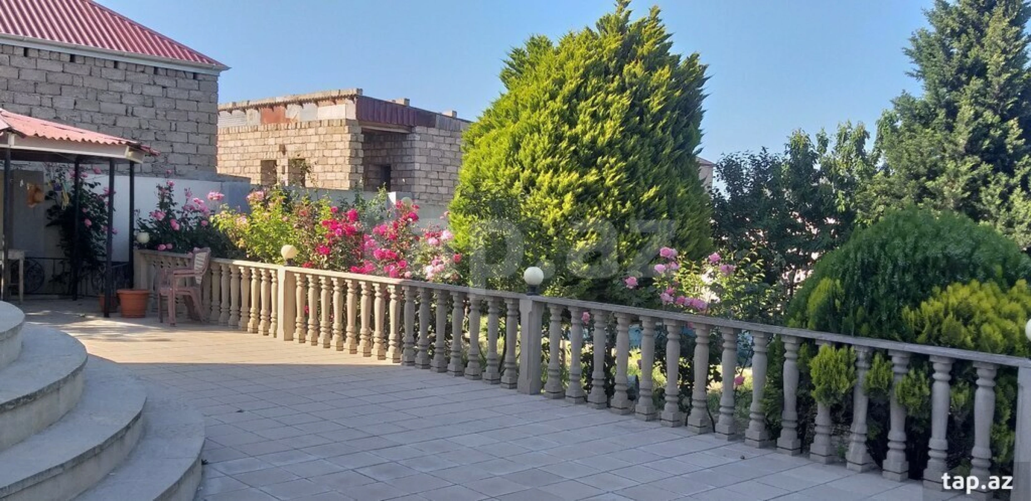 Satılır 6 otaqlı həyət evi