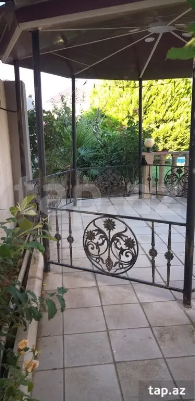 Satılır 6 otaqlı həyət evi
