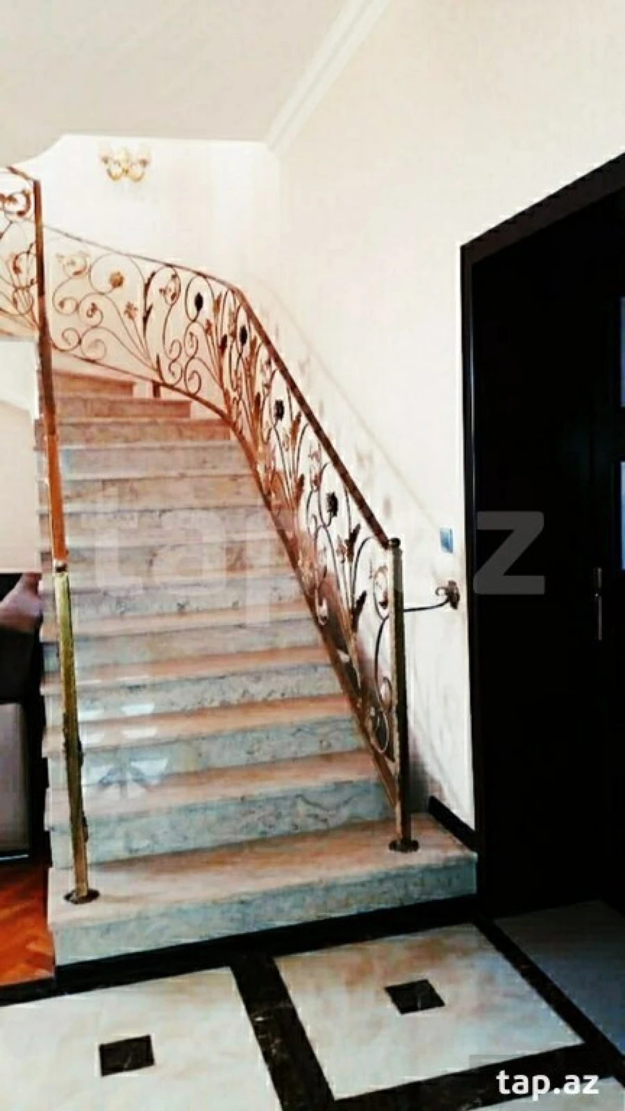 Satılır 6 otaqlı həyət evi