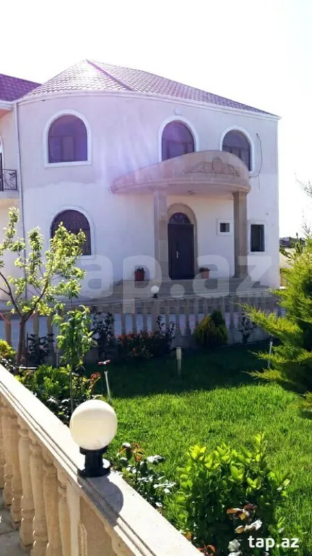 Satılır 6 otaqlı həyət evi