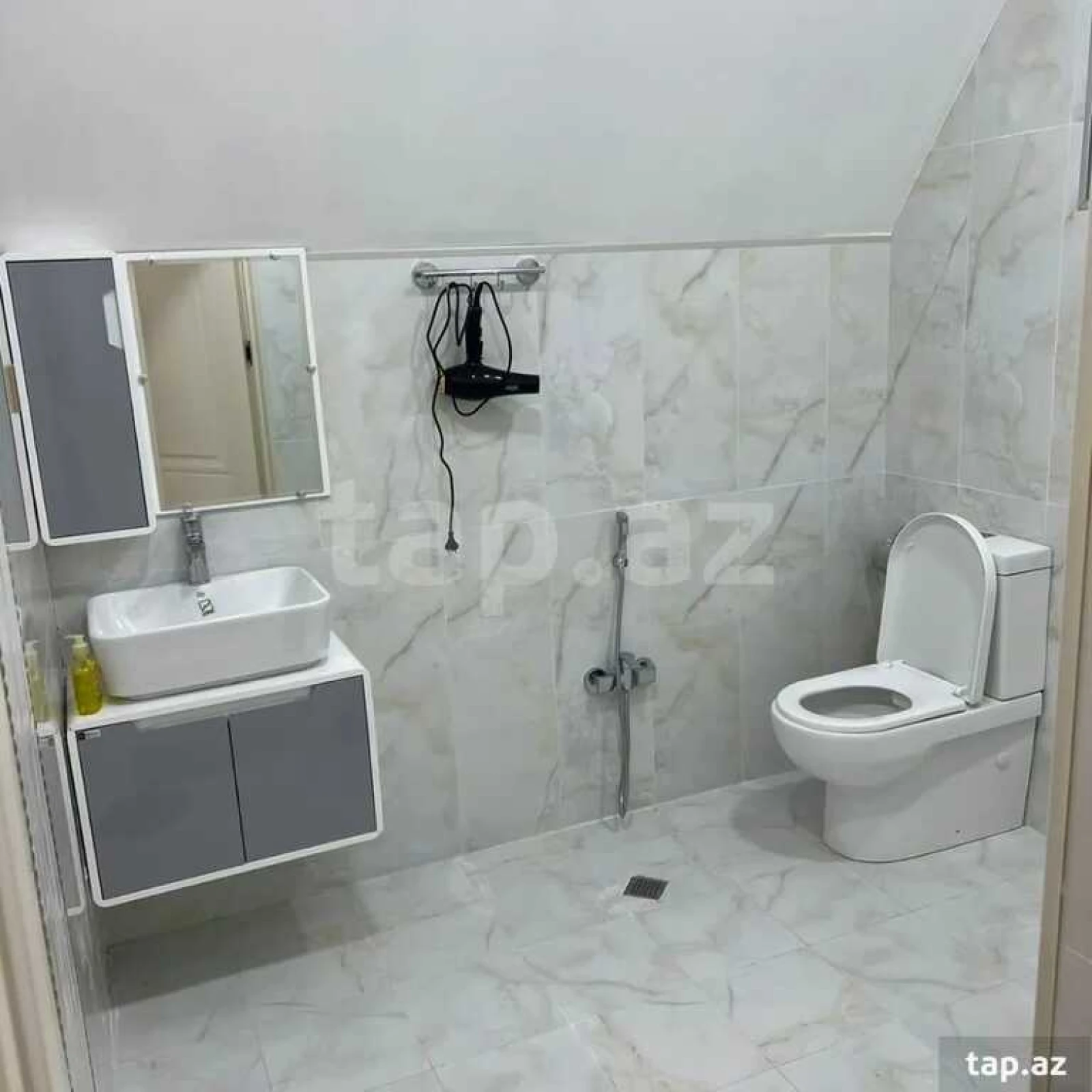 Kirayə verilir 4 otaqlı həyət evi