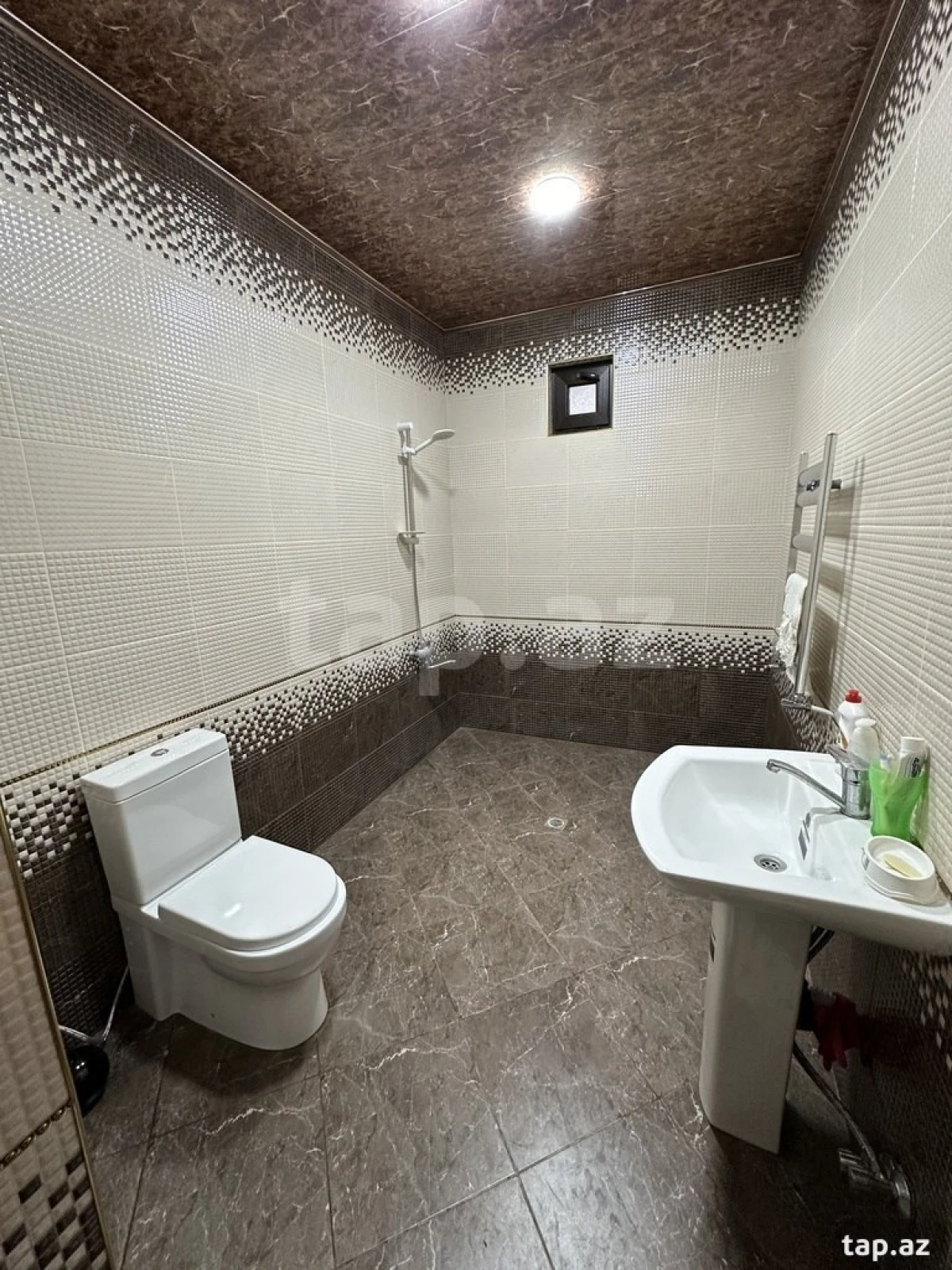 Kirayə verilir 5 otaqlı həyət evi