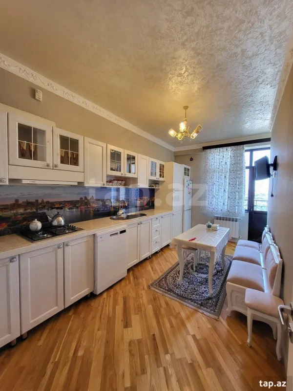 Satılır 4 otaqlı yeni tikili 180 m²