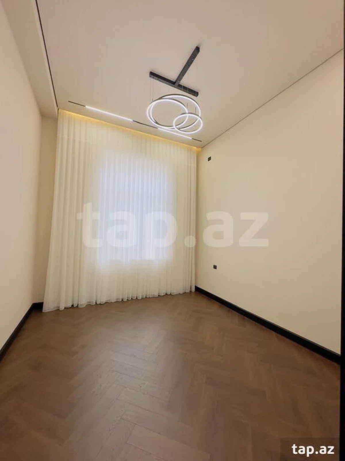 Satılır 5 otaqlı həyət evi