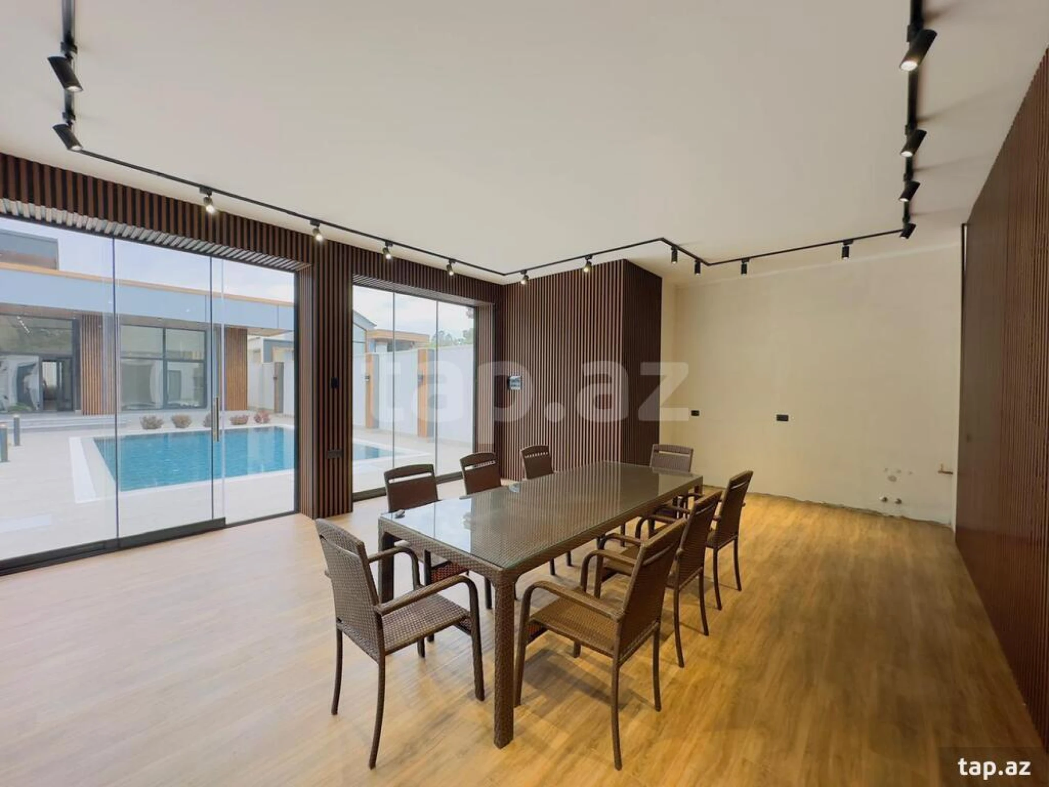 Satılır 5 otaqlı həyət evi