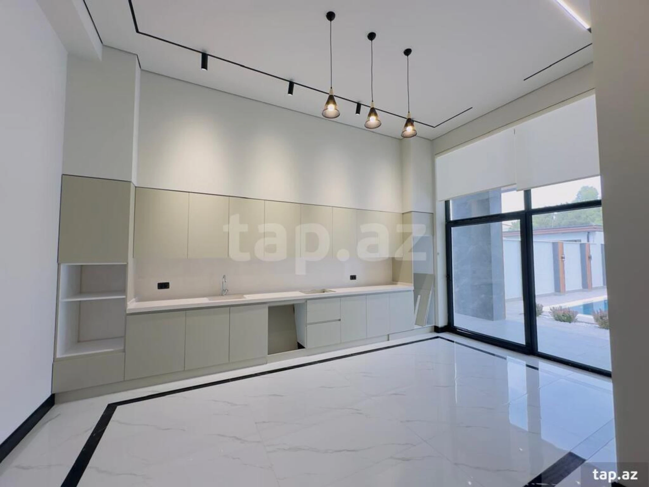 Satılır 5 otaqlı həyət evi