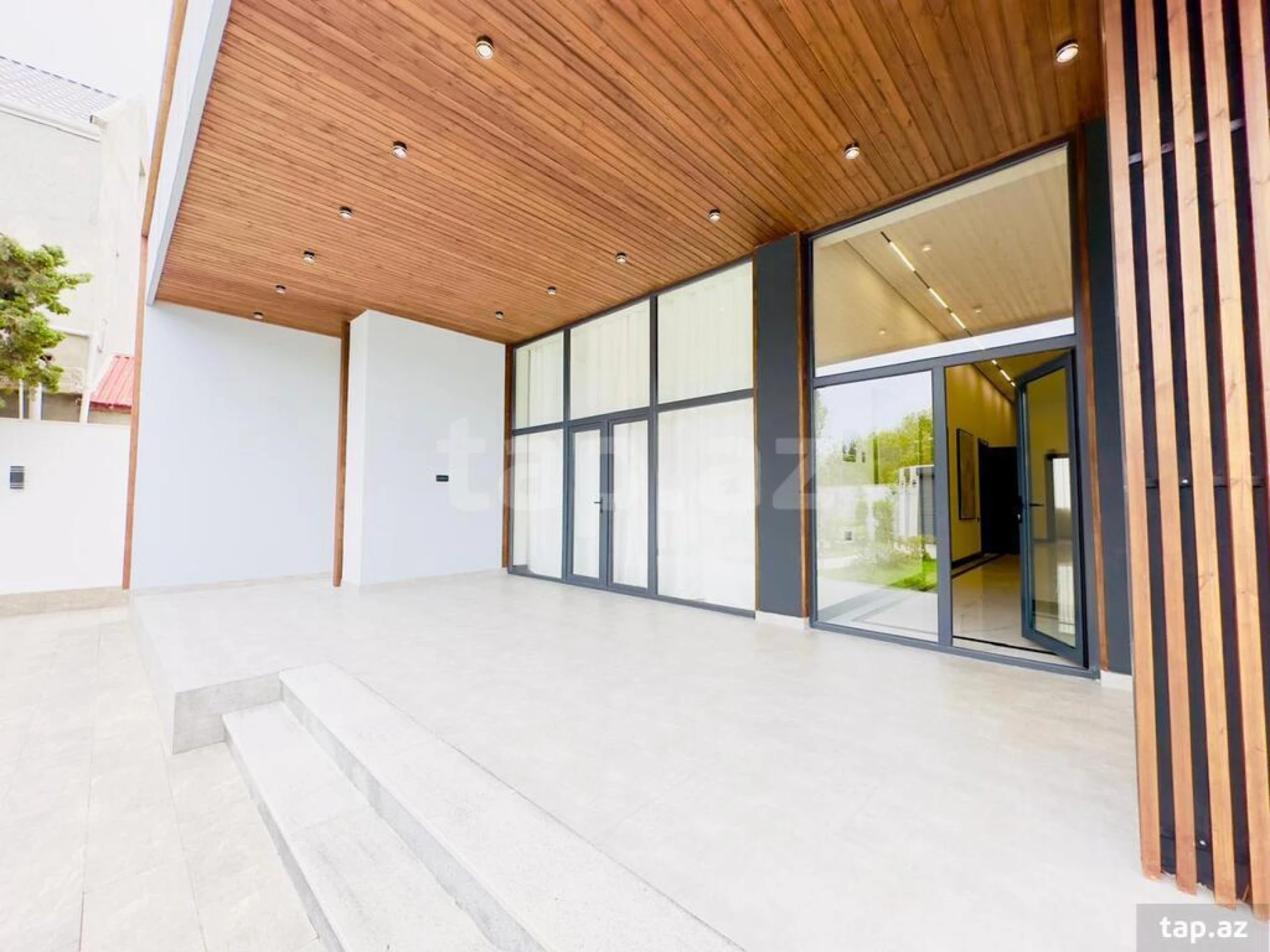 Satılır 5 otaqlı həyət evi