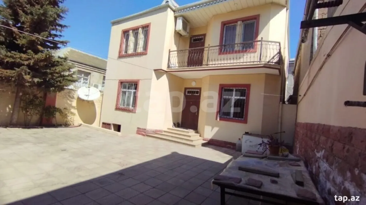 Satılır 5 otaqlı həyət evi