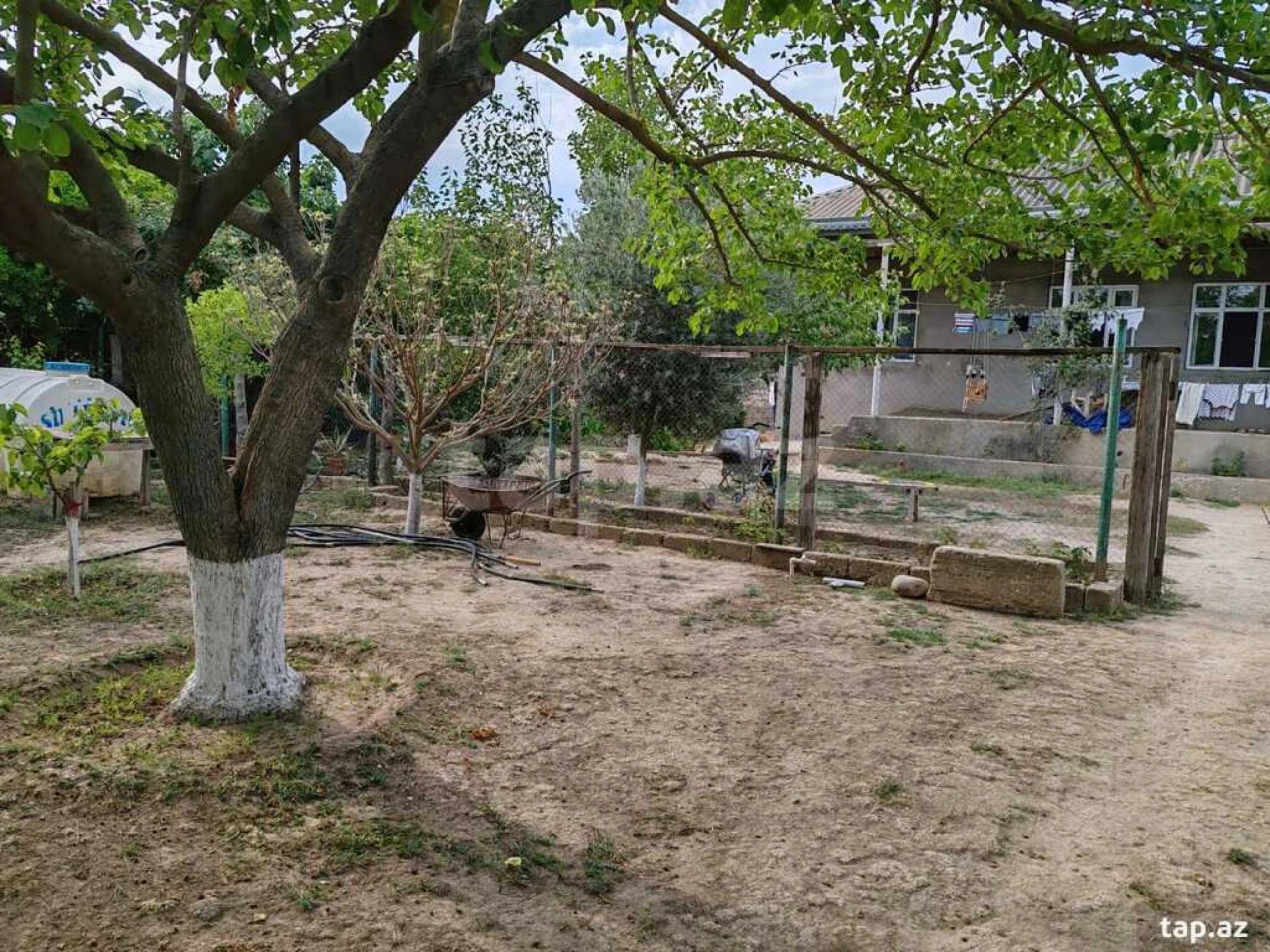 Satılır 4 otaqlı həyət evi