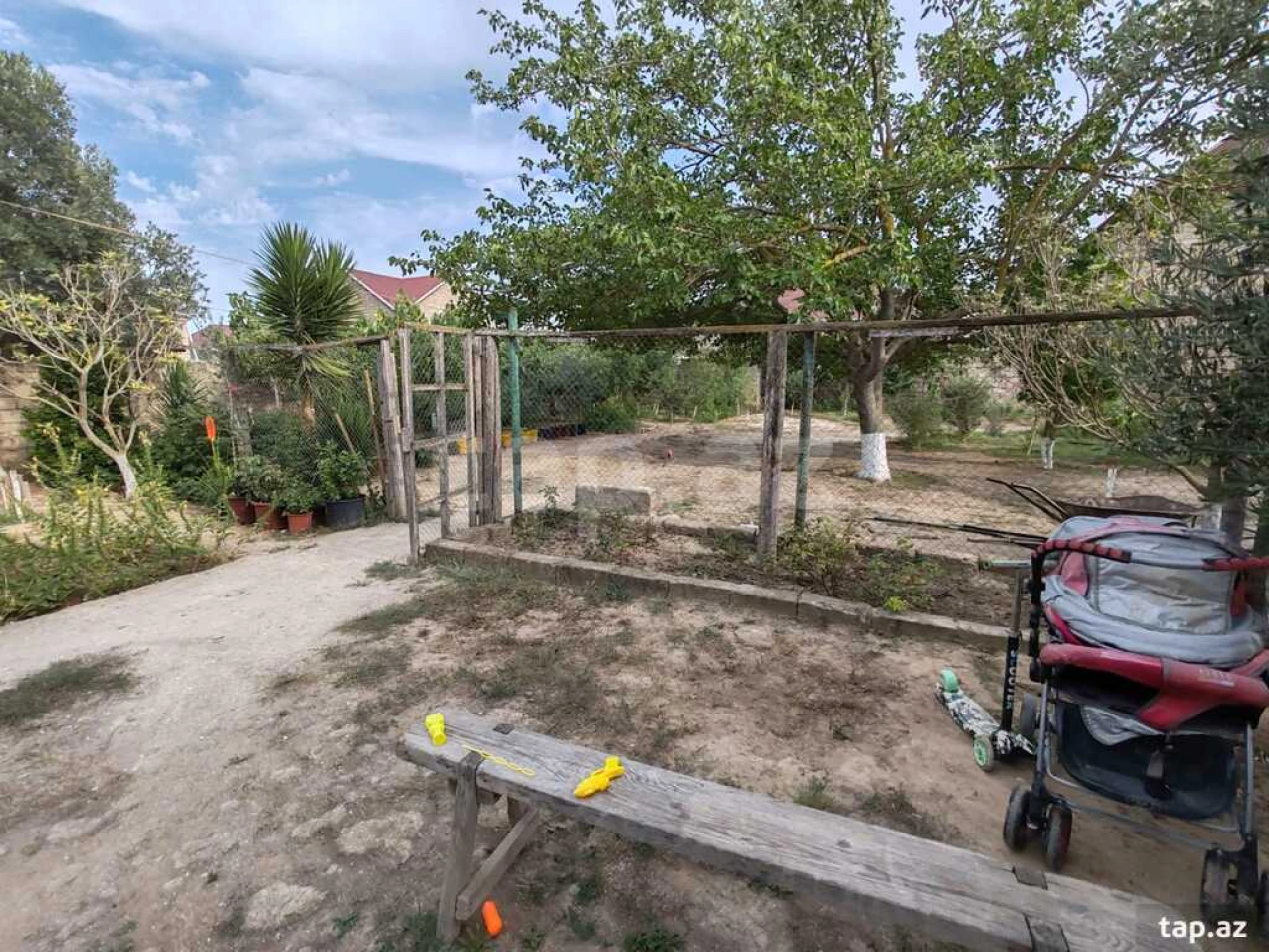 Satılır 4 otaqlı həyət evi