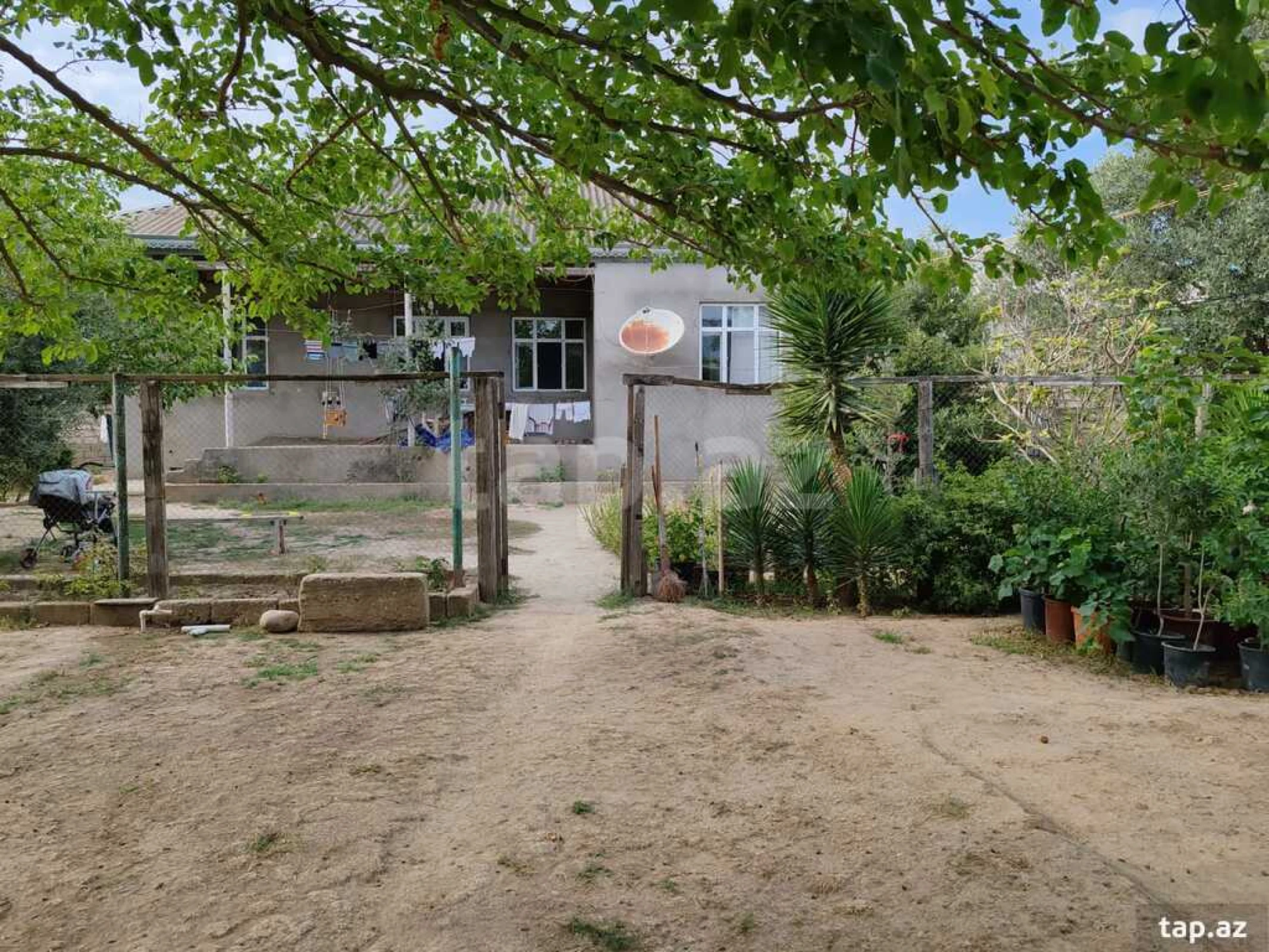 Satılır 4 otaqlı həyət evi