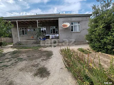 Satılır 4 otaqlı həyət evi