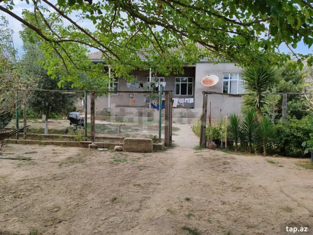 Satılır 4 otaqlı həyət evi