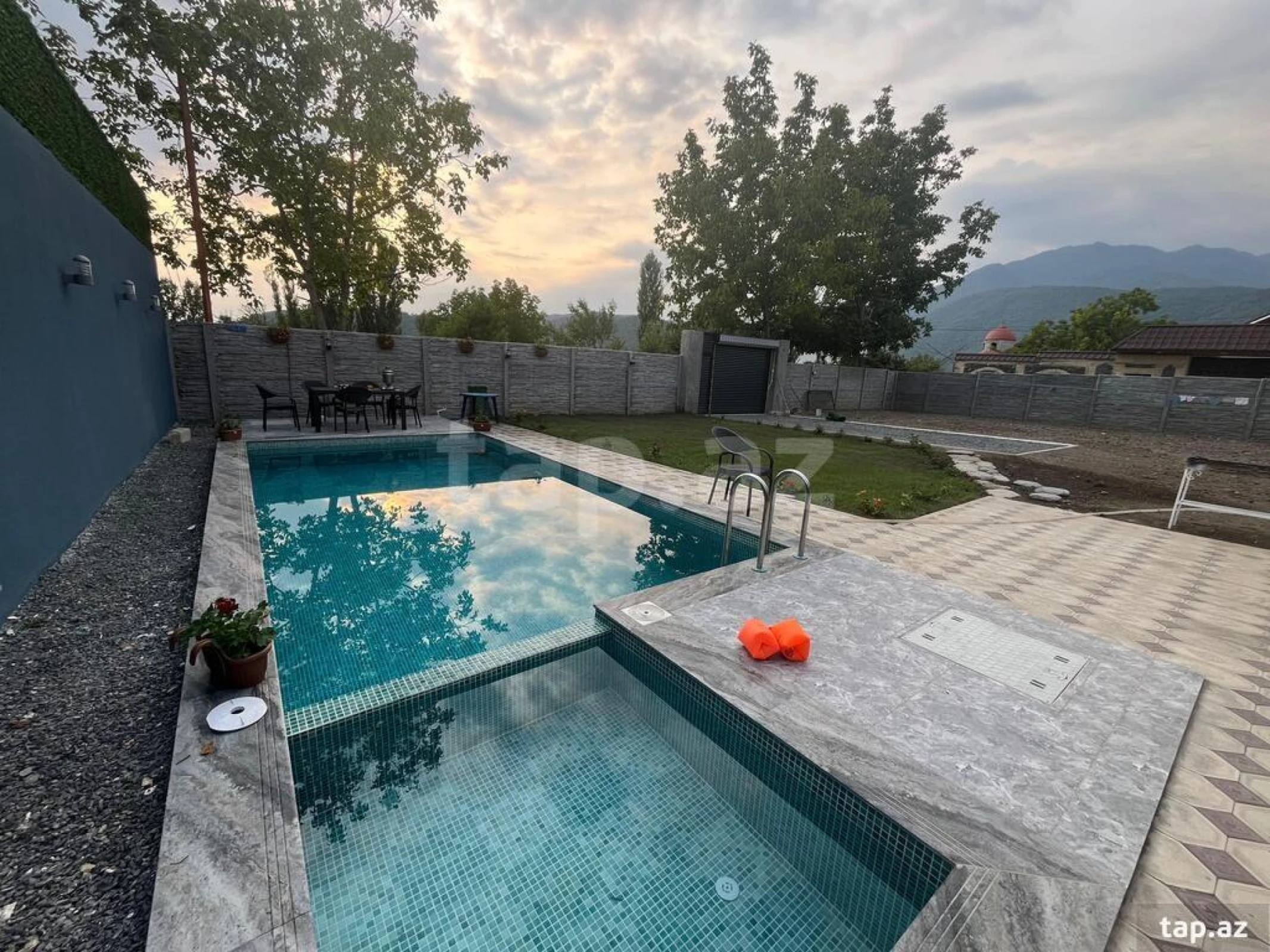 Kirayə verilir 4 otaqlı həyət evi