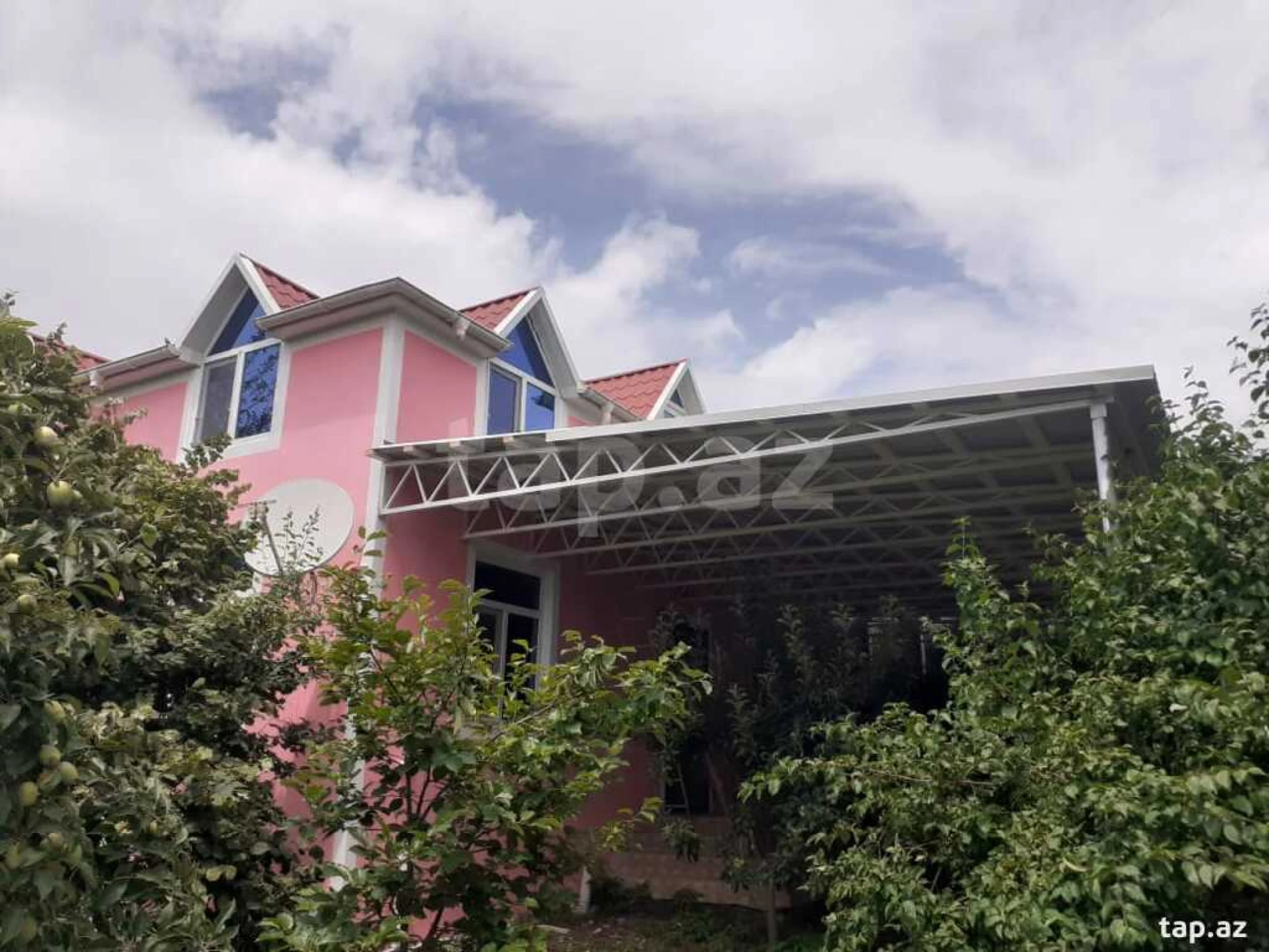 Kirayə verilir 4 otaqlı həyət evi